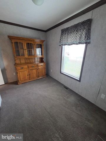 860 LATSHAW RD, Spring City, PA 19475