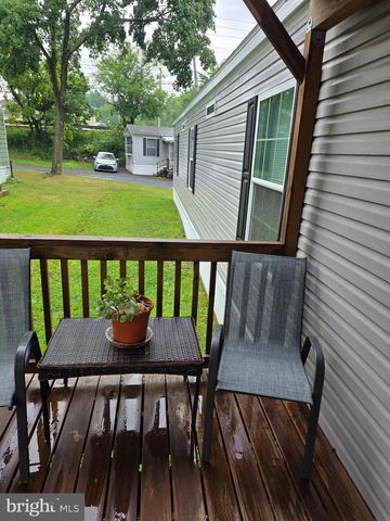 860 LATSHAW RD, Spring City, PA 19475
