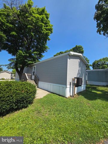 860 LATSHAW RD, Spring City, PA 19475