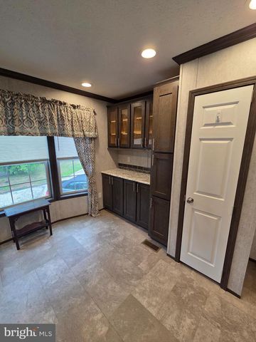 860 LATSHAW RD, Spring City, PA 19475