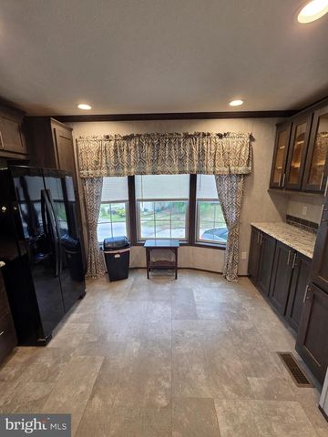 860 LATSHAW RD, Spring City, PA 19475