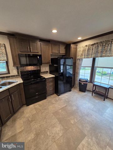 860 LATSHAW RD, Spring City, PA 19475
