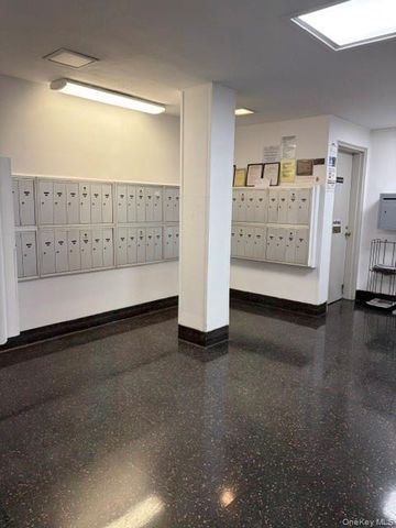 153-25 88 Street 3F, Howard Beach, NY 11414