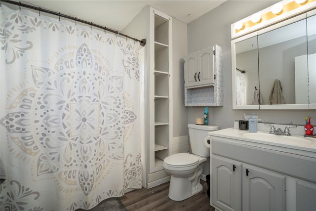 717 S 5th Avenue E, Newton, IA 50208