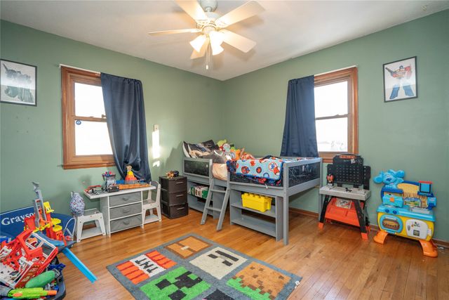 717 S 5th Avenue E, Newton, IA 50208