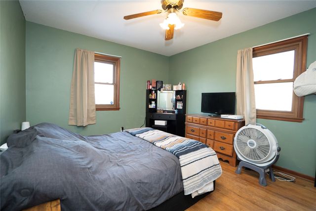 717 S 5th Avenue E, Newton, IA 50208