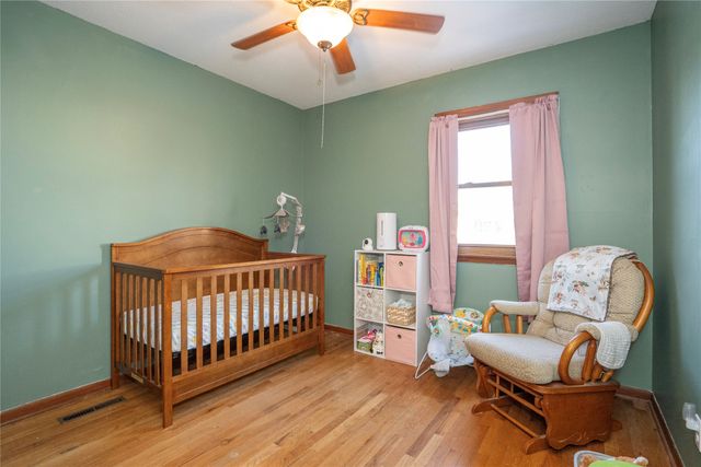 717 S 5th Avenue E, Newton, IA 50208