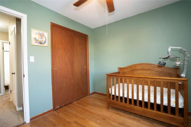 717 S 5th Avenue E, Newton, IA 50208