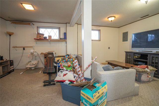 717 S 5th Avenue E, Newton, IA 50208