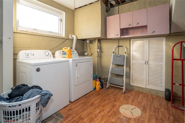 717 S 5th Avenue E, Newton, IA 50208