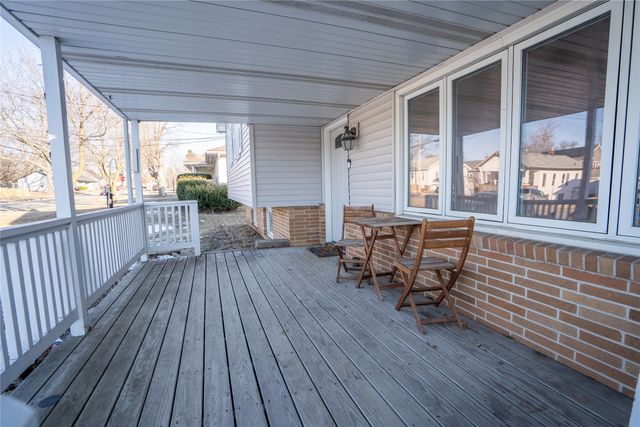 717 S 5th Avenue E, Newton, IA 50208