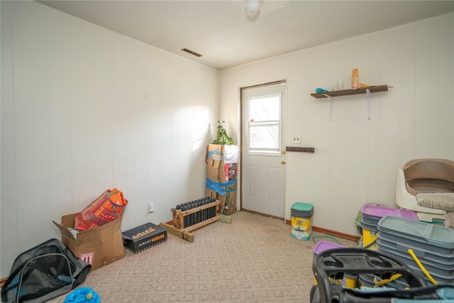 717 S 5th Avenue E, Newton, IA 50208