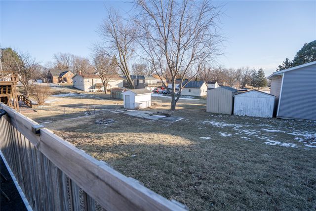 717 S 5th Avenue E, Newton, IA 50208