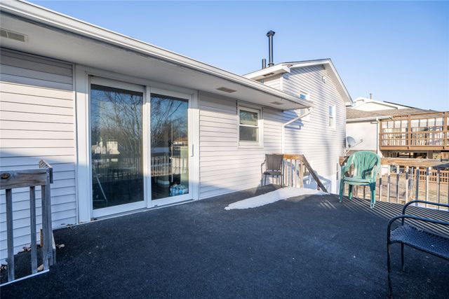 717 S 5th Avenue E, Newton, IA 50208