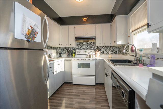 717 S 5th Avenue E, Newton, IA 50208