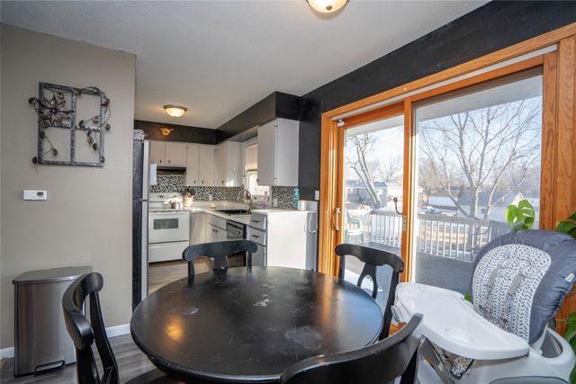 717 S 5th Avenue E, Newton, IA 50208