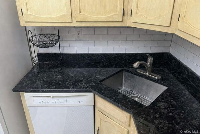 395 Woodbridge Drive C, Ridge, NY 11961