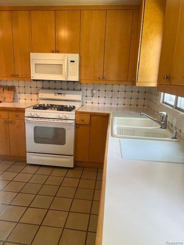 120 Westchester Way, Birmingham, MI 48009