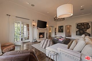3145 La Suvida Drive, Los Angeles, CA 90068