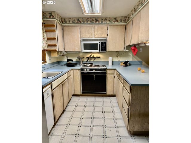 24044 Ne TREEHILL Dr, Wood Village, OR 97060