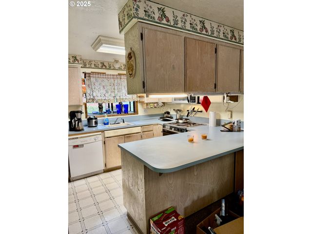 24044 Ne TREEHILL Dr, Wood Village, OR 97060