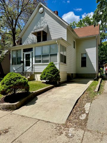 370 North Street, Elgin, IL 60120