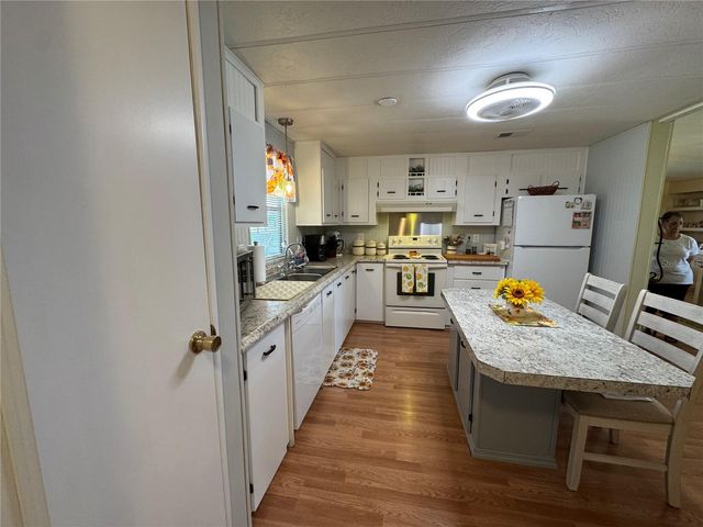 6733 KENSINGTON DRIVE NE, Winter Haven, FL 33881