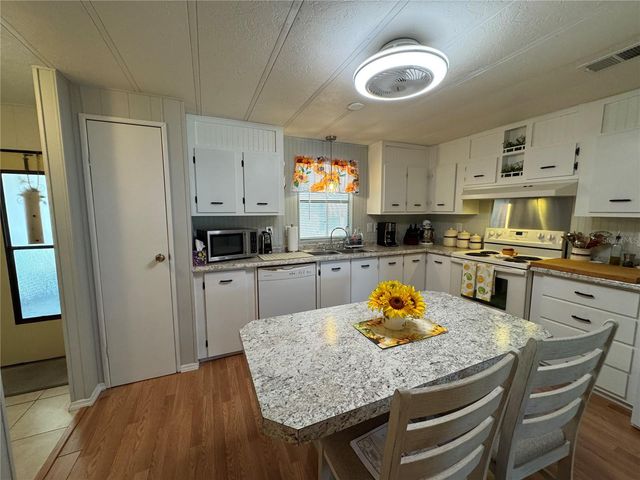 6733 KENSINGTON DRIVE NE, Winter Haven, FL 33881