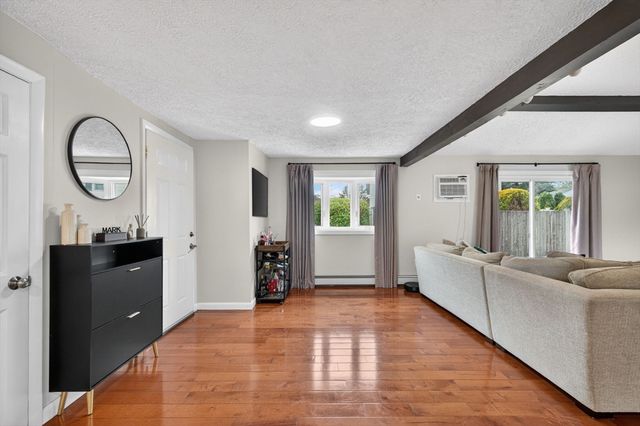 1 Reed Rd, Peabody, MA 01960