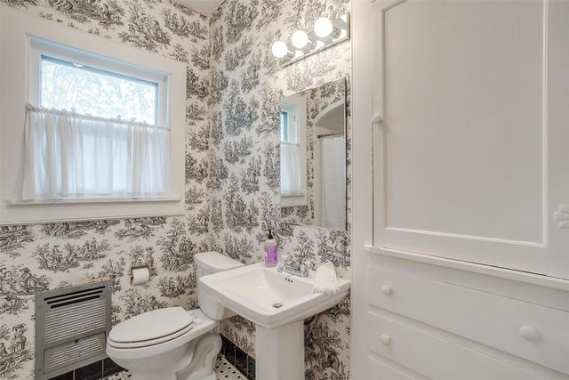 2138 Stanley Avenue, Fort Worth, TX 76110
