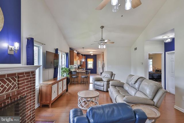 1635 E EMMAUS AVE, Allentown, PA 18103