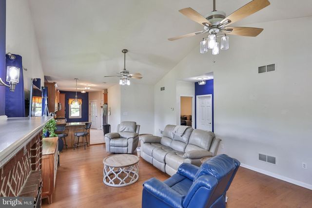 1635 E EMMAUS AVE, Allentown, PA 18103