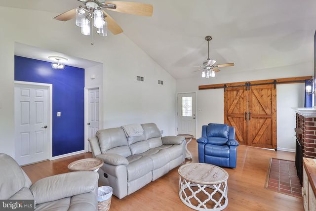 1635 E EMMAUS AVE, Allentown, PA 18103