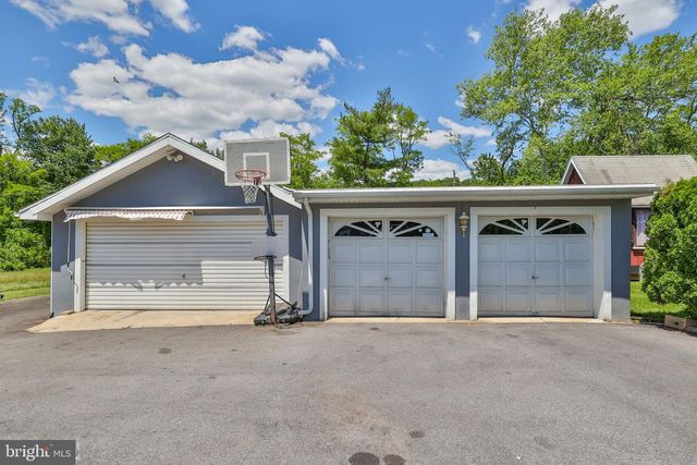 1635 E EMMAUS AVE, Allentown, PA 18103