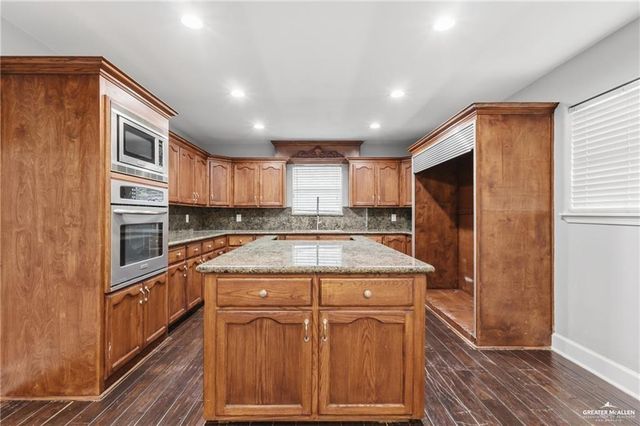 904 S Diplomat Drive, Pharr, TX 78577