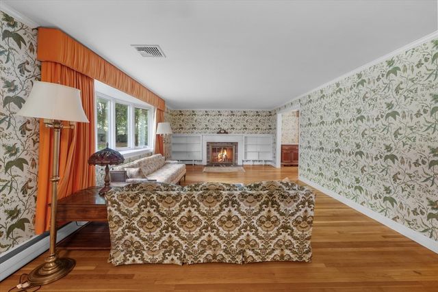 9 Plymouth Rd, Winchester, MA 01890