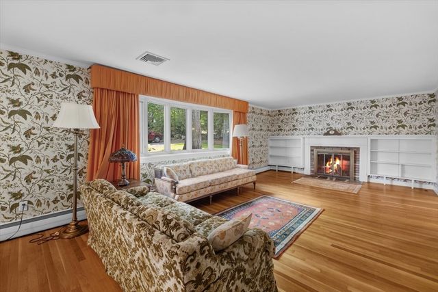 9 Plymouth Rd, Winchester, MA 01890