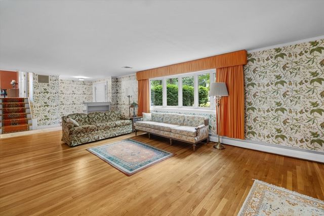 9 Plymouth Rd, Winchester, MA 01890