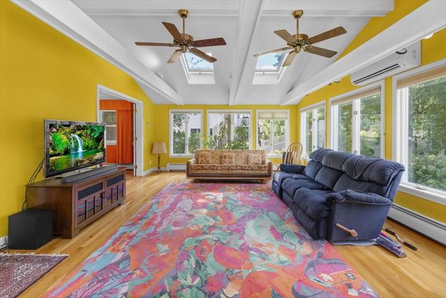 9 Plymouth Rd, Winchester, MA 01890