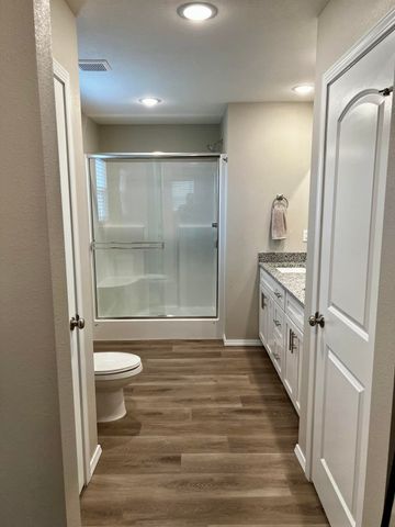 2940 N Nixon Avenue, Springfield, MO 65803