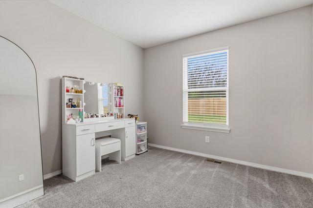 2940 N Nixon Avenue, Springfield, MO 65803