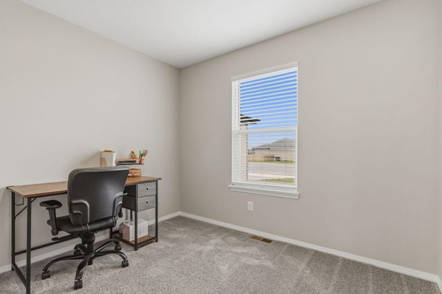 2940 N Nixon Avenue, Springfield, MO 65803