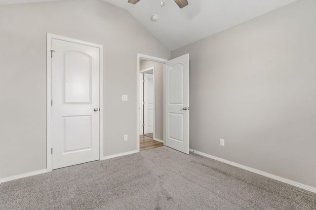 2940 N Nixon Avenue, Springfield, MO 65803