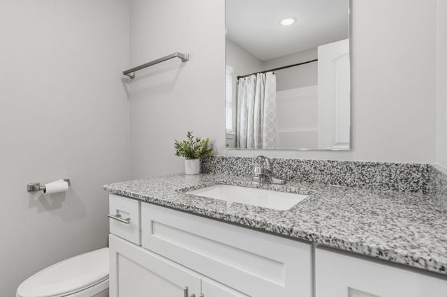 2940 N Nixon Avenue, Springfield, MO 65803