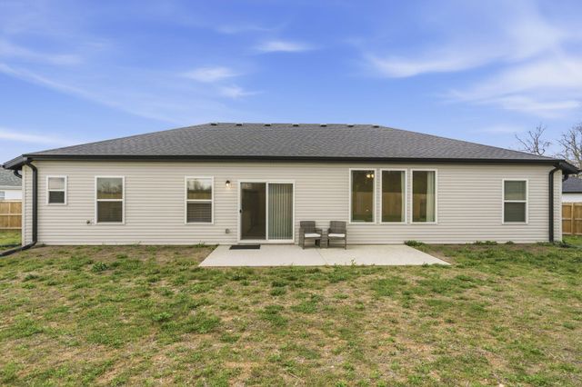 2940 N Nixon Avenue, Springfield, MO 65803