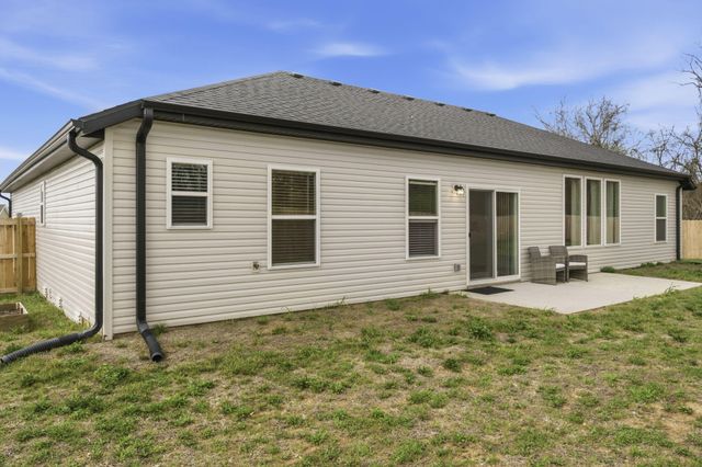 2940 N Nixon Avenue, Springfield, MO 65803