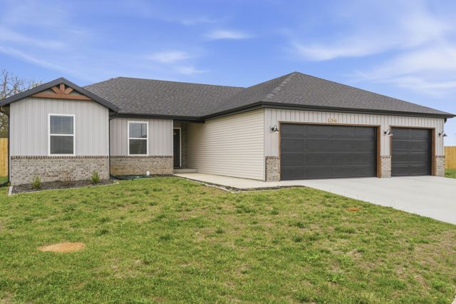 2940 N Nixon Avenue, Springfield, MO 65803