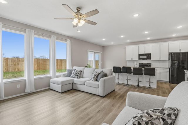 2940 N Nixon Avenue, Springfield, MO 65803