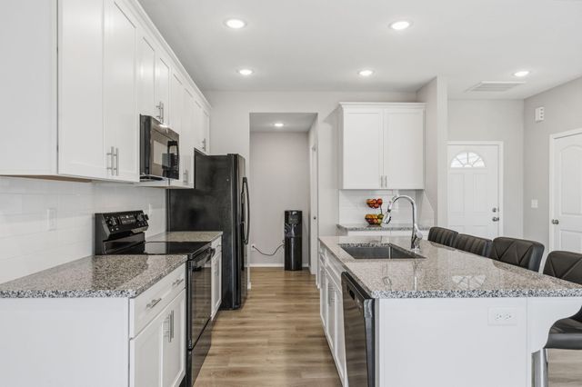 2940 N Nixon Avenue, Springfield, MO 65803