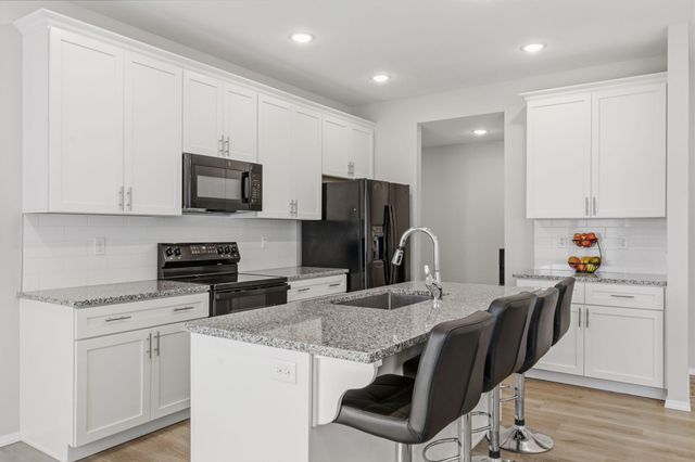 2940 N Nixon Avenue, Springfield, MO 65803